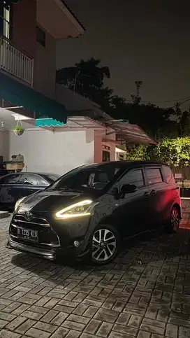 Toyota Sienta Q 2016 Hitam