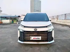 Toyota Voxy 2.0 Tahun 2023 Automatic Putih