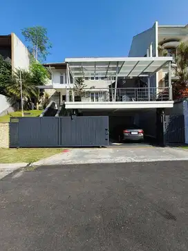 Rumah Mewah di kawasan elite Setraduta Siap Huni