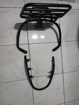 Sprint back rack and Matt black front bumper  vespa sprint