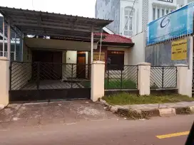 Rumah di daerah elite & tengah kota