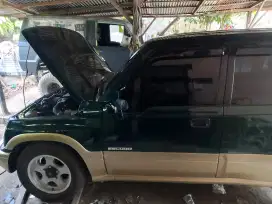 Poles dan ngerabin mobil