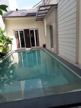 DIJUAL RUMAH SUTERA LAVENDER Alam Sutera  Tangerang Kolam renang