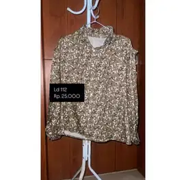 Thrifting baju bekas cewe