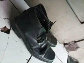 Sepatu kerja preloved