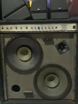 Speaker Keyboard / vocal / drum electric
