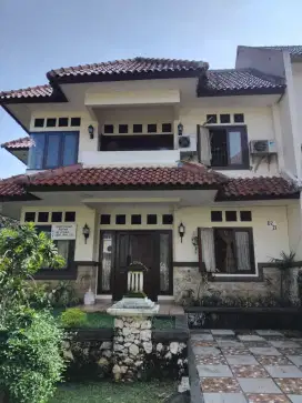 Disewakan Rumah di komplek Elite Strategis Selatan Jakarta