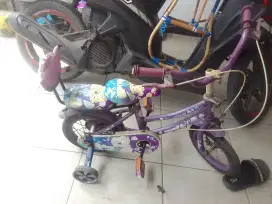 Sepeda anak UK. 12 langsung gowes