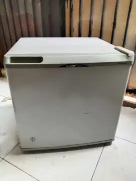 KULKAS MINIBAR PANASONIC MULUS BEKU ORI