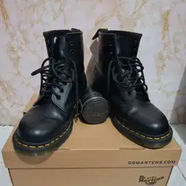 Preloved Dr. Martens 1460 Black Smooth