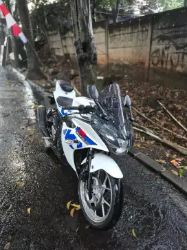 Suzuki GSX 150R tahun 2017 surat lengkap mesin bagus