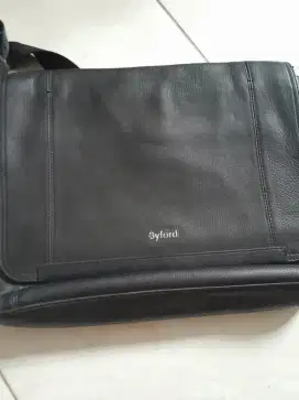 Messenger bag merek Byford