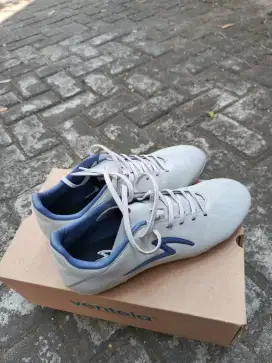 Sepatu Bola Specs