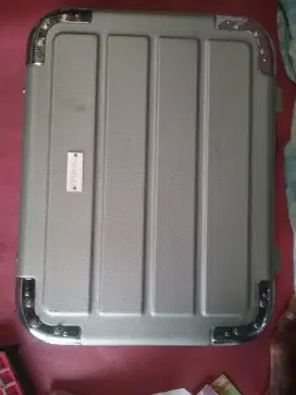 Koper bekas layak pakai