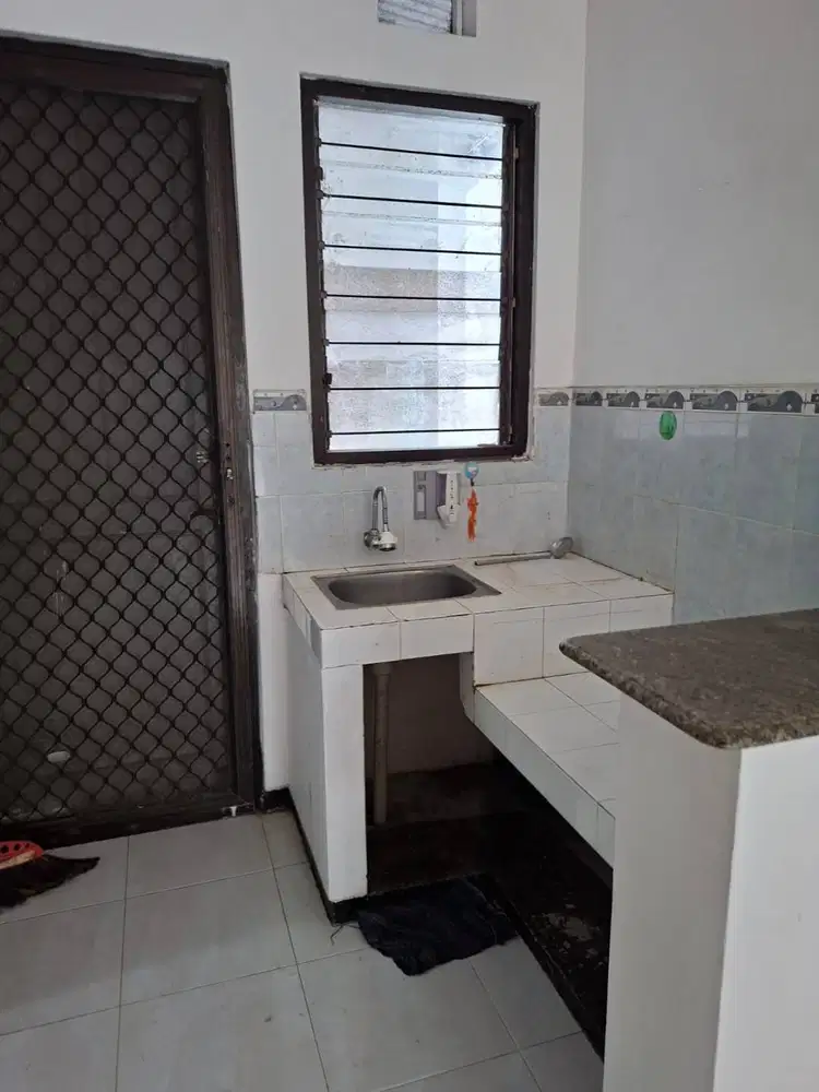 DISEWAKAN RUMAH DEKAT BANDAR JUANDA DAN RUNGKUT GARDEN DIAN REGENCY