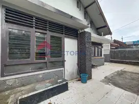Rumah Jual Dekat Hotel Savana Bangunan Masih Bagus Cocok untuk Usaha
