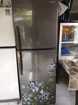 Lemari es tipe Panasonic 2 pintu