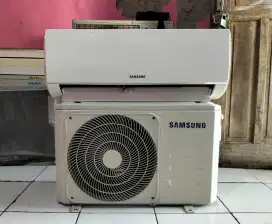 AC Samsung 1/2 pk like new