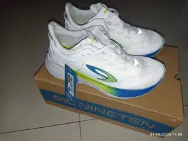 Sepatu running 910 nineten kanzaki