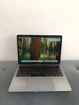 MACBOOK PRO 2019 i5 13 RAM 8GB SSD 128GB MINUS BEKAS STIKER