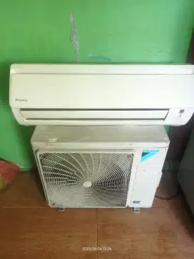 Ac Daikin 1 pk R32 sawangan pasir putih