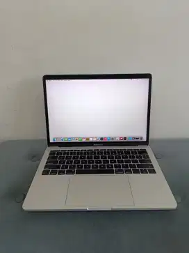 MACBOOK PRO 2017 NTB i5 13 RAM 16GB SSD 256GB MINUS PINKSPOT DILAYAR