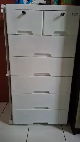 Lemari plastik bayi