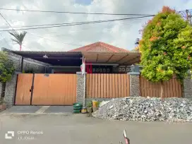 Rumah dikontrakan di CONDONGCATUR kawasan komplek akses mobil papasan