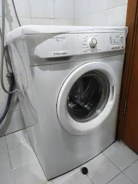 Mesin cuci Frontloading ELECTROLUX