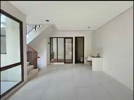 Dijual Rumah 3 Lantai Kosongan Status SHM Siap Huni di BSD