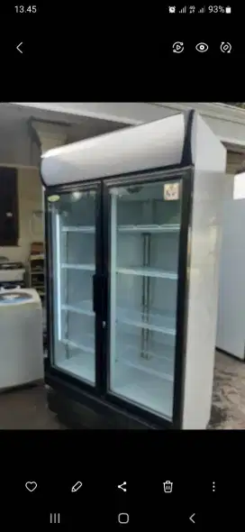 Showcase 2pintu besar