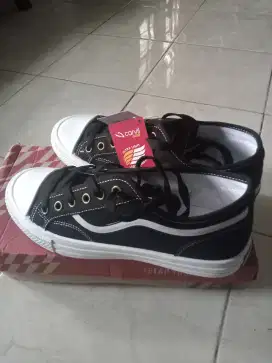 Sepatu carvil baru