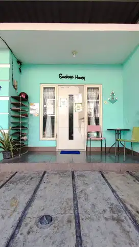 RESEPSIONIS & HOUSEKEEPING GUESTHOUSE