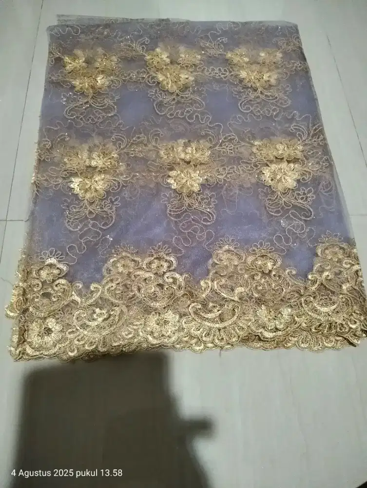 Kain brokat kebaya