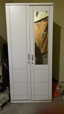 Dijual lemari pakaian 2 pintu + kunci