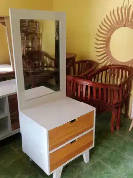 Meja Rias Jati Minimalis Duco – Elegan, Kokoh & Hemat Ruang