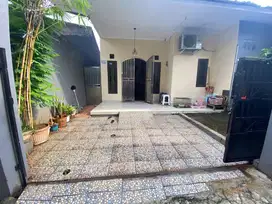 Dijual Rumah dan sebagian Perabotnya.