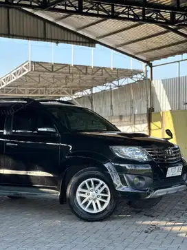 Di jual TERMURAH FORTUNER VNT TRD SPORTIVO TYPE TERTINGGI MATIC DIESEL
