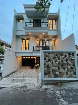 Di jual rumah mewah dekat ke Jalan TB Simatupang