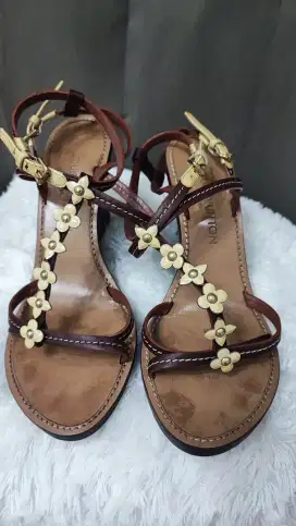 Sepatu wedges LV ori