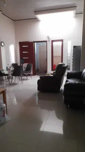 Rumah Cantik di Bougenville Harapan Indah 1, Bekasi