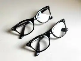 Kacamata baca +1.25 wanita model cat-eye