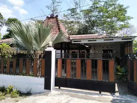 DIJUAL! Villa Nyaman Ada Joglo 3 Kamar Tidur di Candibinangun Pakem