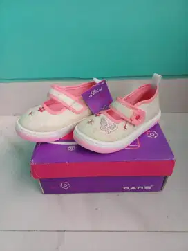 Sepatu Anak cwe sz 22