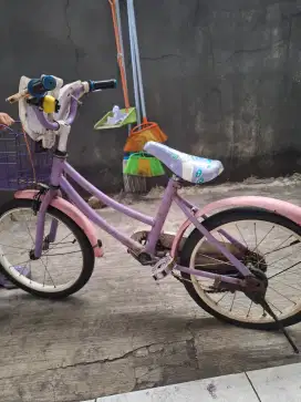 Sepeda anak perempuan
