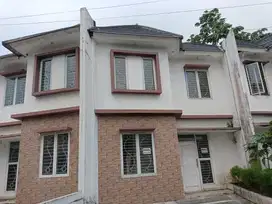 Rumah 3 kamar tidur 2 lantai dekat cafe-cafe untuk santai