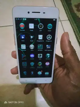 Dijual hp Oppo A37 ram 2/16 msh bagus dn normal banget