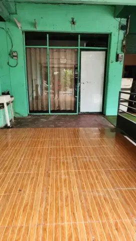 Di sewakan toko dan kios luas depan jalan raya jakarta selatan