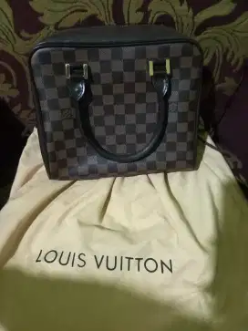 Tas l v pre loved