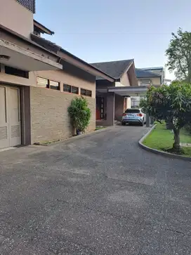 Rumah mewah sayap dago dekat kampus unpad bandung